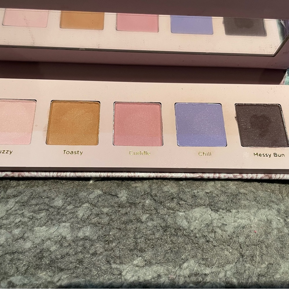 Eyeshadow Palettes- Multi-Color - Picture 3 of 5